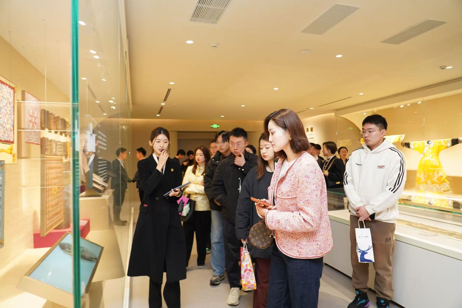 图片2.jpg 图片2.jpg